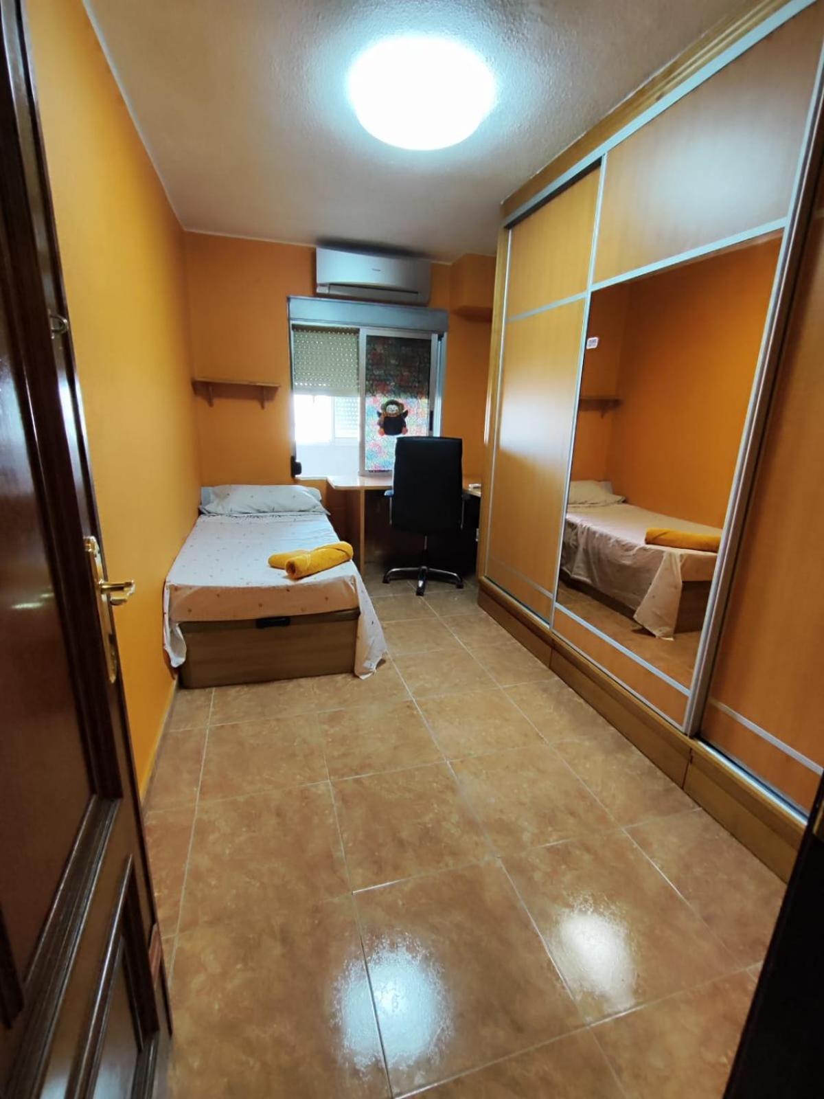 Valencia Avenida Del Puerto Private Rooms Exterior foto